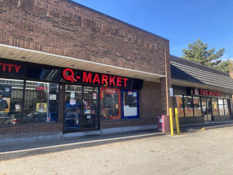 Storefront of Q-Market Lakeshore