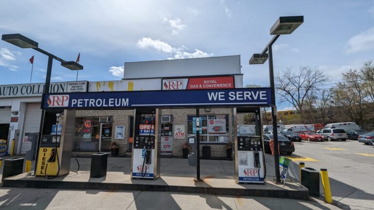 Storefront of Royal Gas & Convenience